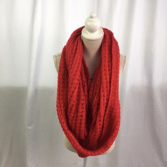 Infinity Scarf Red - Picture 11 of 12